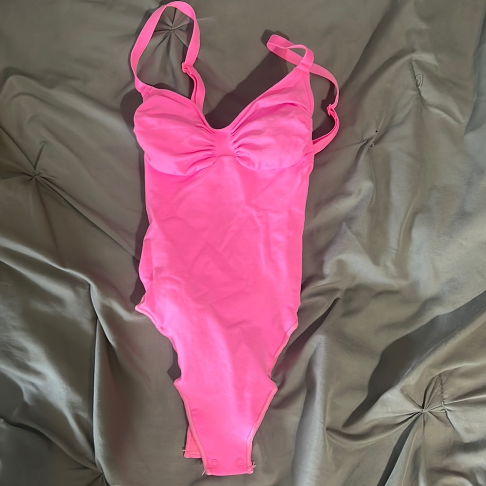 BRAND NEW skims seamless bodysuit